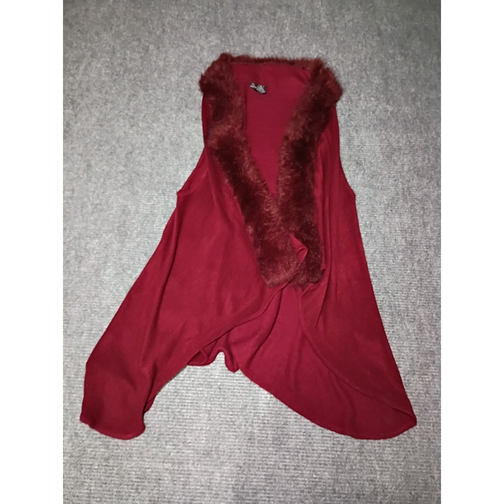 Questions Women's Red Sleeveless Open Cardigan With Faux Fur One Size